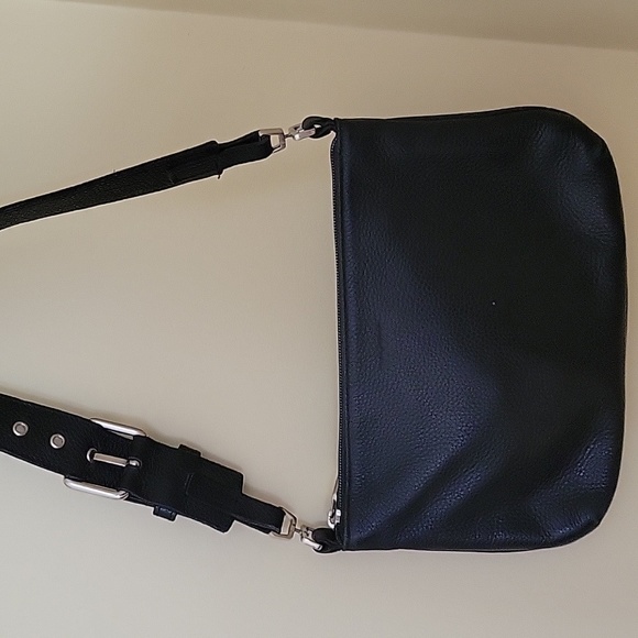 Roots Handbags - Roots leather purse, guc